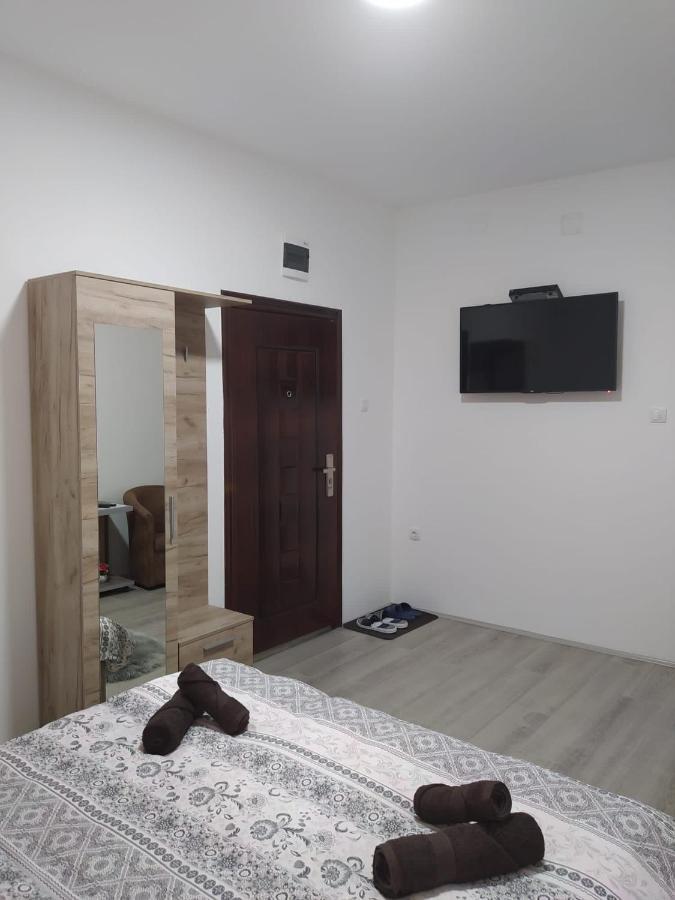 Lotus House Apartment ซเรนยานิน ภายนอก รูปภาพ
