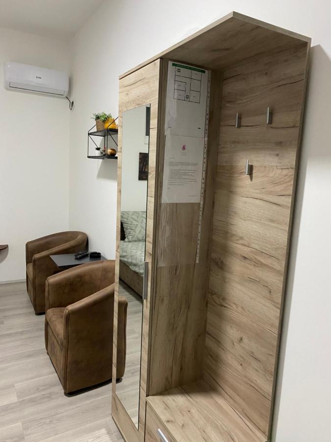 Lotus House Apartment ซเรนยานิน ภายนอก รูปภาพ