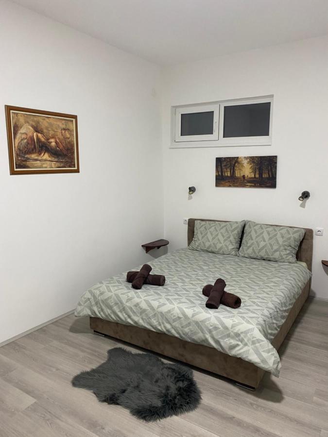 Lotus House Apartment ซเรนยานิน ภายนอก รูปภาพ