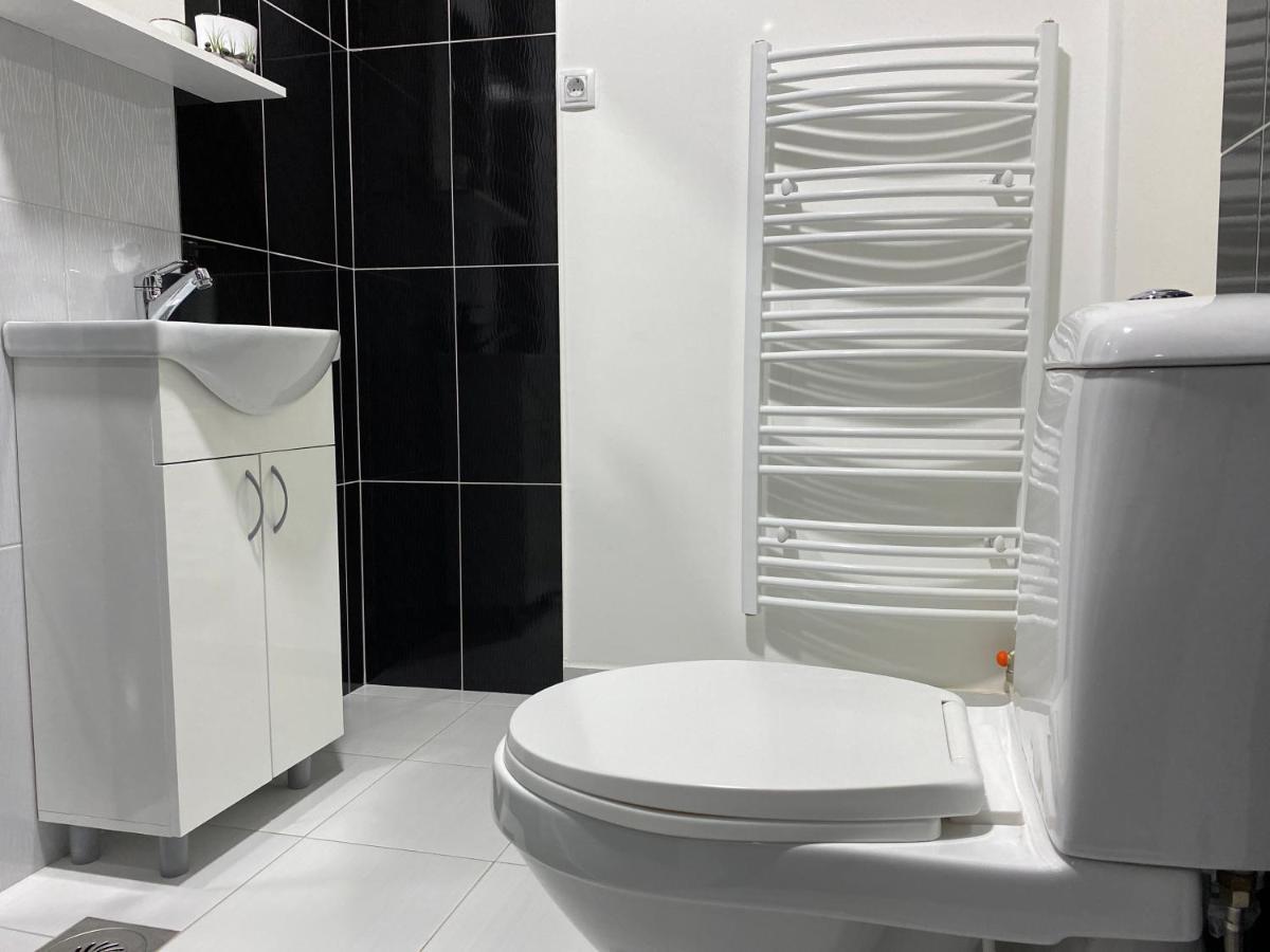 Lotus House Apartment ซเรนยานิน ภายนอก รูปภาพ