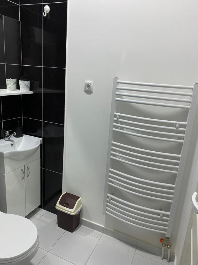 Lotus House Apartment ซเรนยานิน ภายนอก รูปภาพ