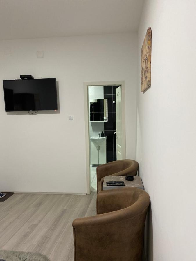 Lotus House Apartment ซเรนยานิน ภายนอก รูปภาพ