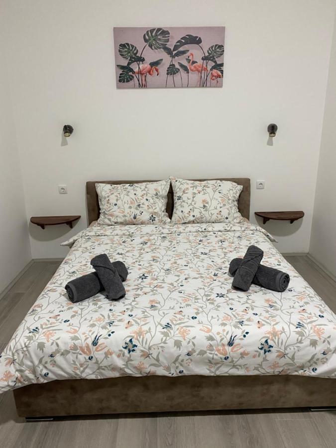 Lotus House Apartment ซเรนยานิน ภายนอก รูปภาพ