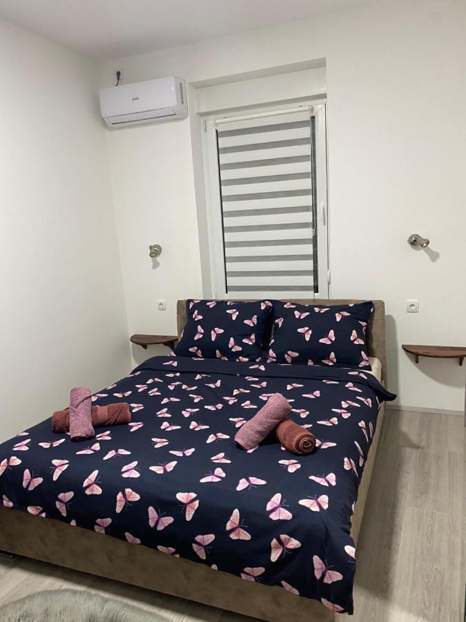 Lotus House Apartment ซเรนยานิน ภายนอก รูปภาพ