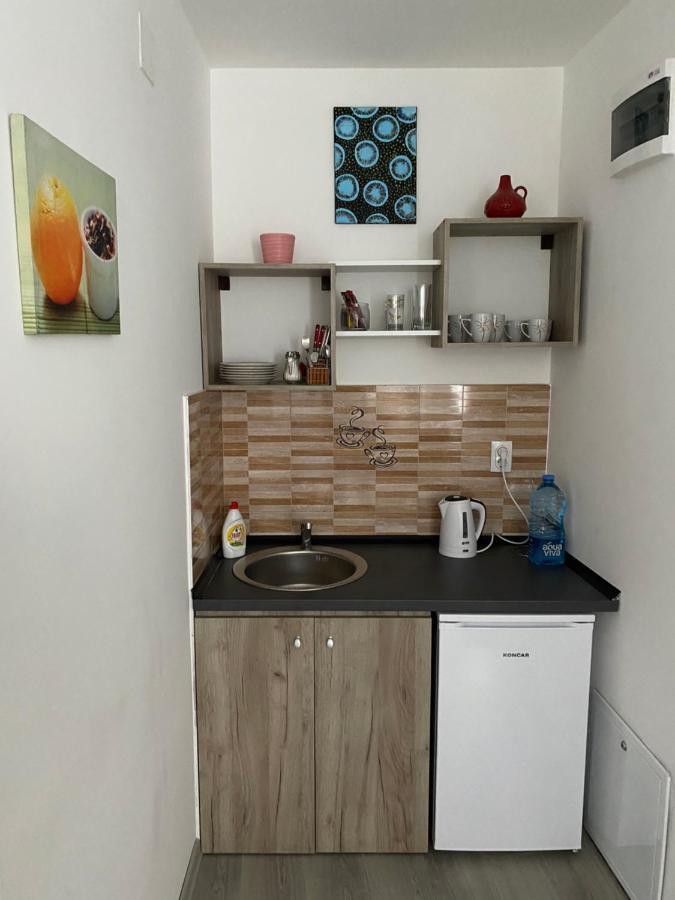 Lotus House Apartment ซเรนยานิน ภายนอก รูปภาพ
