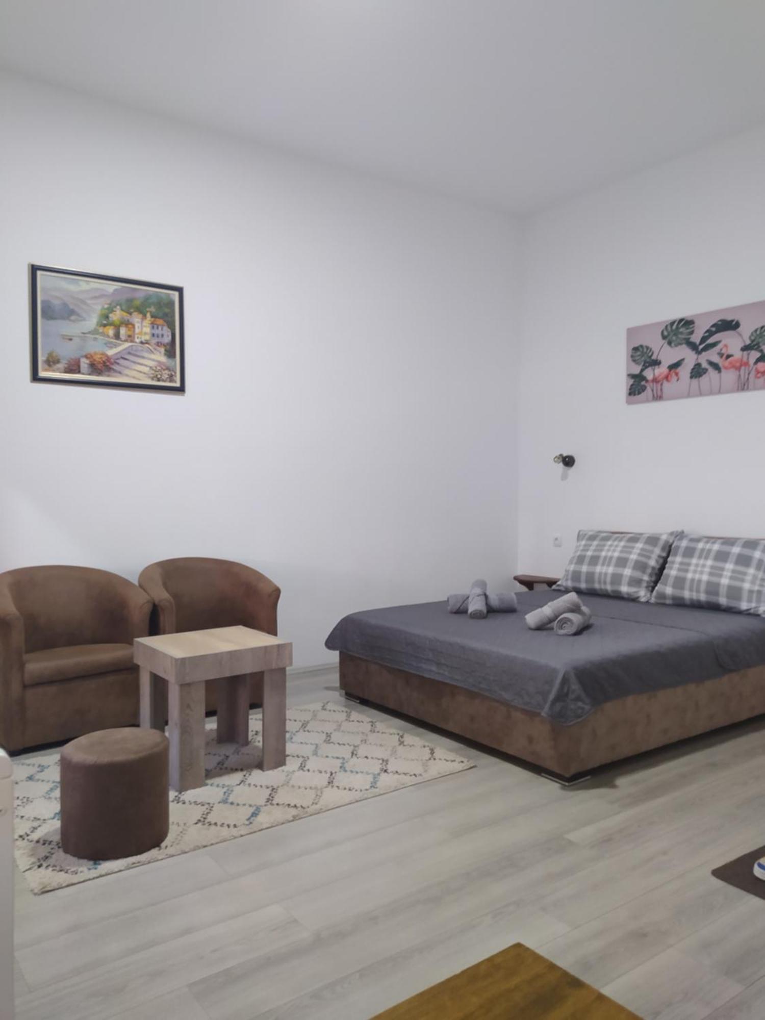 Lotus House Apartment ซเรนยานิน ภายนอก รูปภาพ