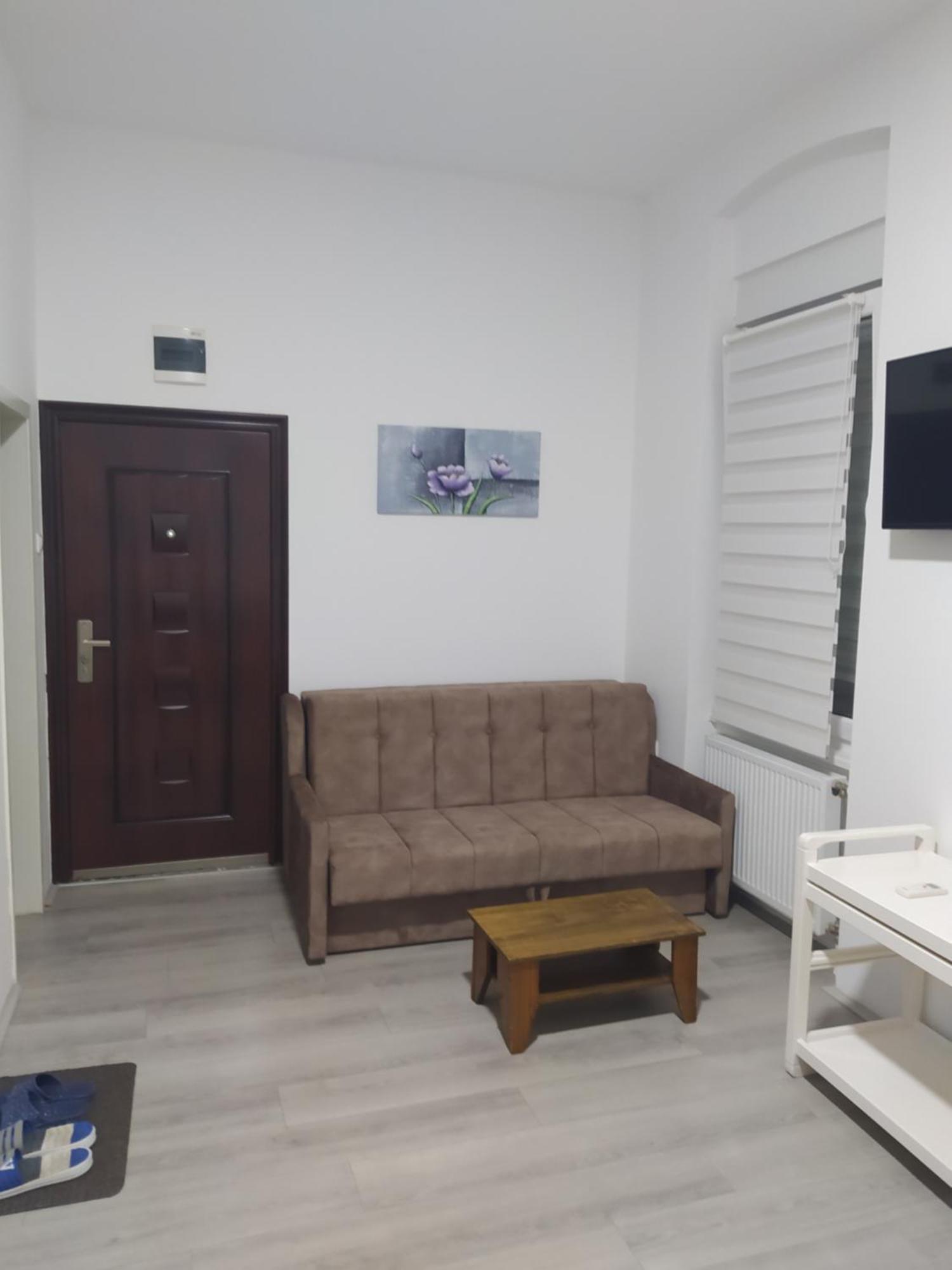 Lotus House Apartment ซเรนยานิน ภายนอก รูปภาพ