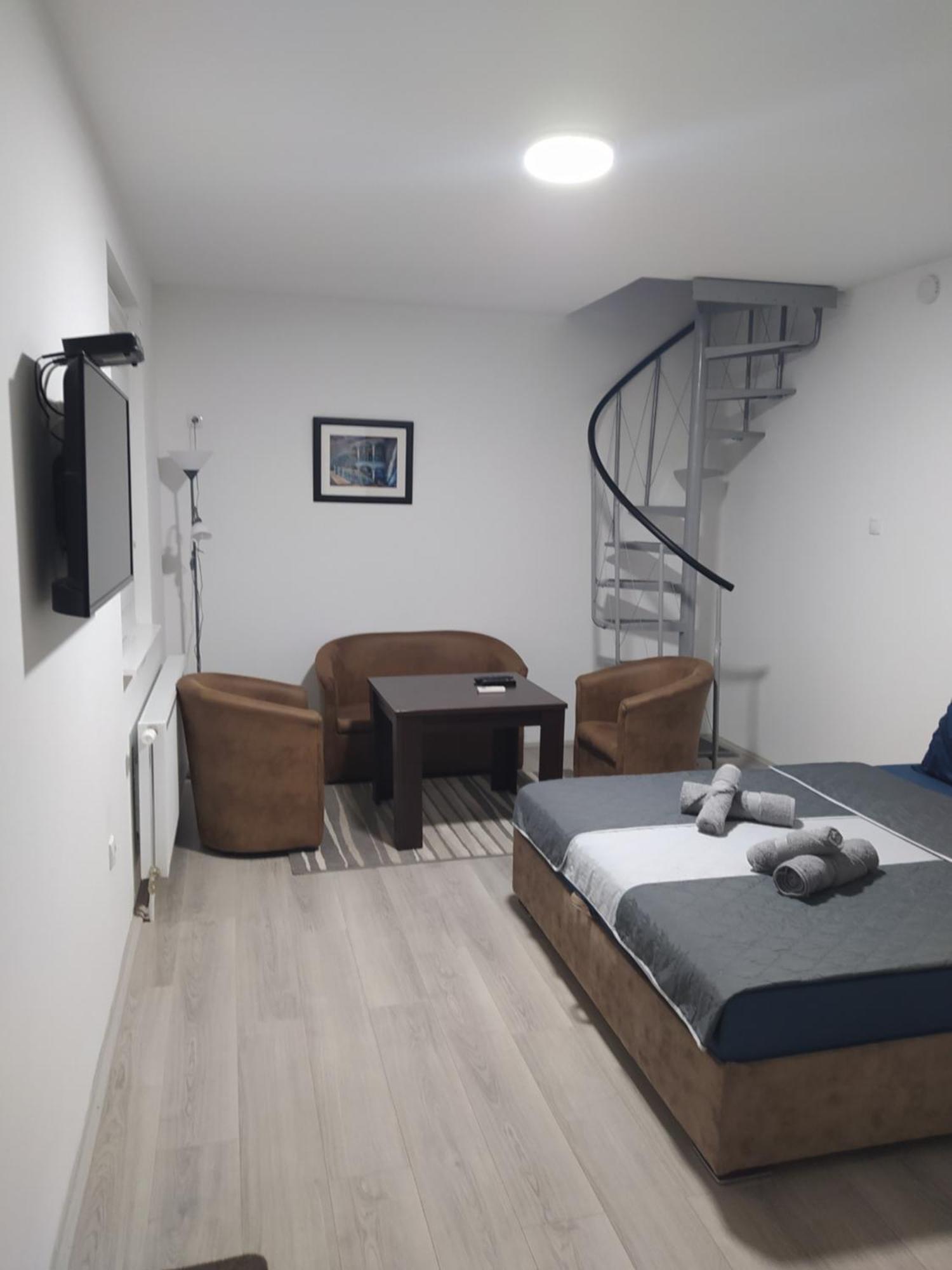 Lotus House Apartment ซเรนยานิน ภายนอก รูปภาพ