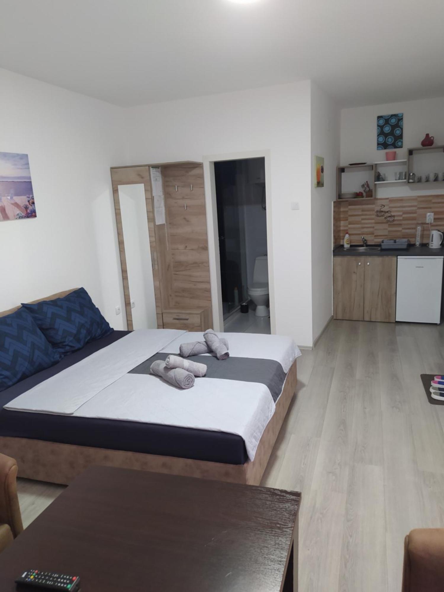 Lotus House Apartment ซเรนยานิน ภายนอก รูปภาพ